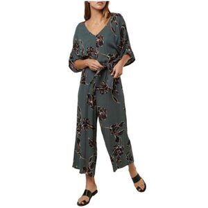 O’Neill Kendal Floral Jumpsuit Women’s XS VNeck Tie Waist Resortwear White Lotus